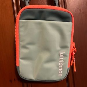 ✨Lululemon Crossbody Pouch✨